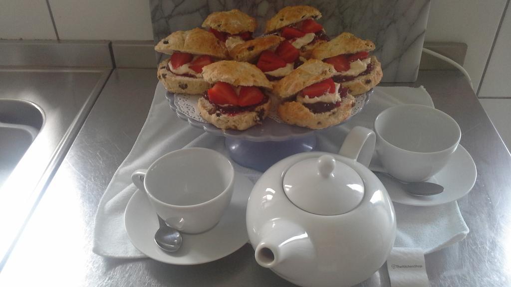 Leafy Lane Guesthouse Amlwch Esterno foto
